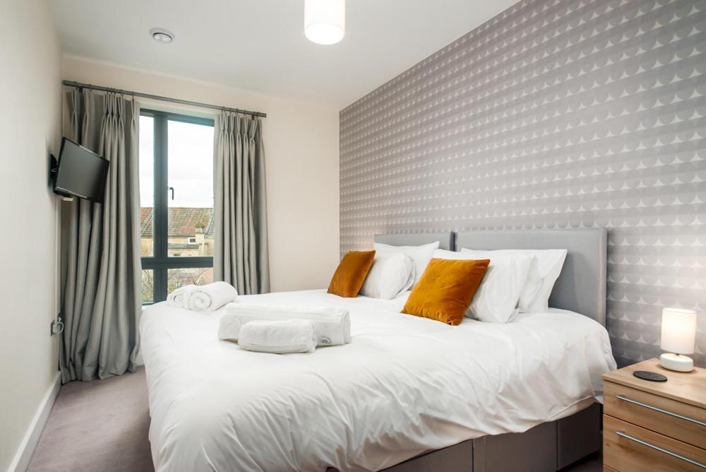 Solar Sanctuary- Skyline Balcony, Centre, Three Floors, King Beds, Netflix And More! Casa vacanze