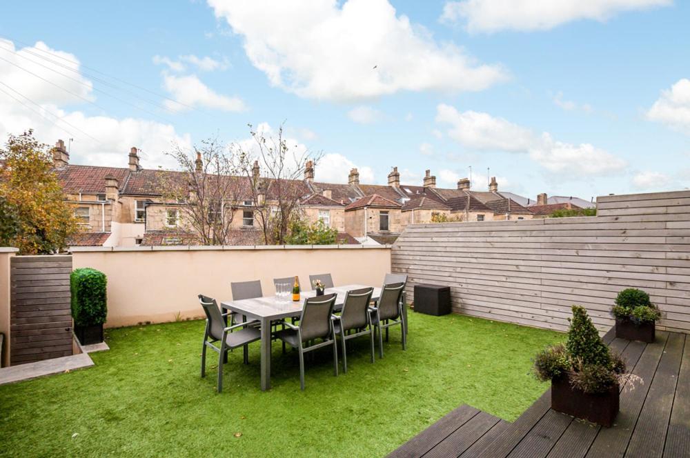 Casa vacanze Solar Sanctuary- Skyline Balcony, Centre, Three Floors, King Beds, Netflix And More! Bath