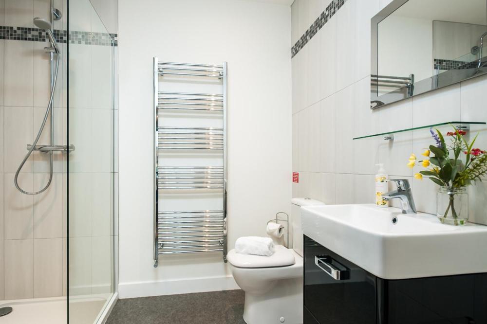 Solar Sanctuary- Skyline Balcony, Centre, Three Floors, King Beds, Netflix And More! Casa vacanze Bath