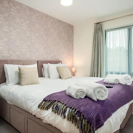 Solar Sanctuary- Skyline Balcony, City Centre, Three Floors, King Beds, Netflix And More! Bath Exterior foto