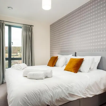 Solar Sanctuary- Skyline Balcony, City Centre, Three Floors, King Beds, Netflix And More! Bath Exterior foto