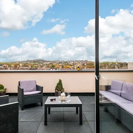Solar Sanctuary- Skyline Balcony, City Centre, Three Floors, King Beds, Netflix And More! Bath Exterior foto