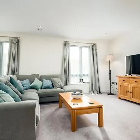 Solar Sanctuary- Skyline Balcony, City Centre, Three Floors, King Beds, Netflix And More! Bath Exterior foto